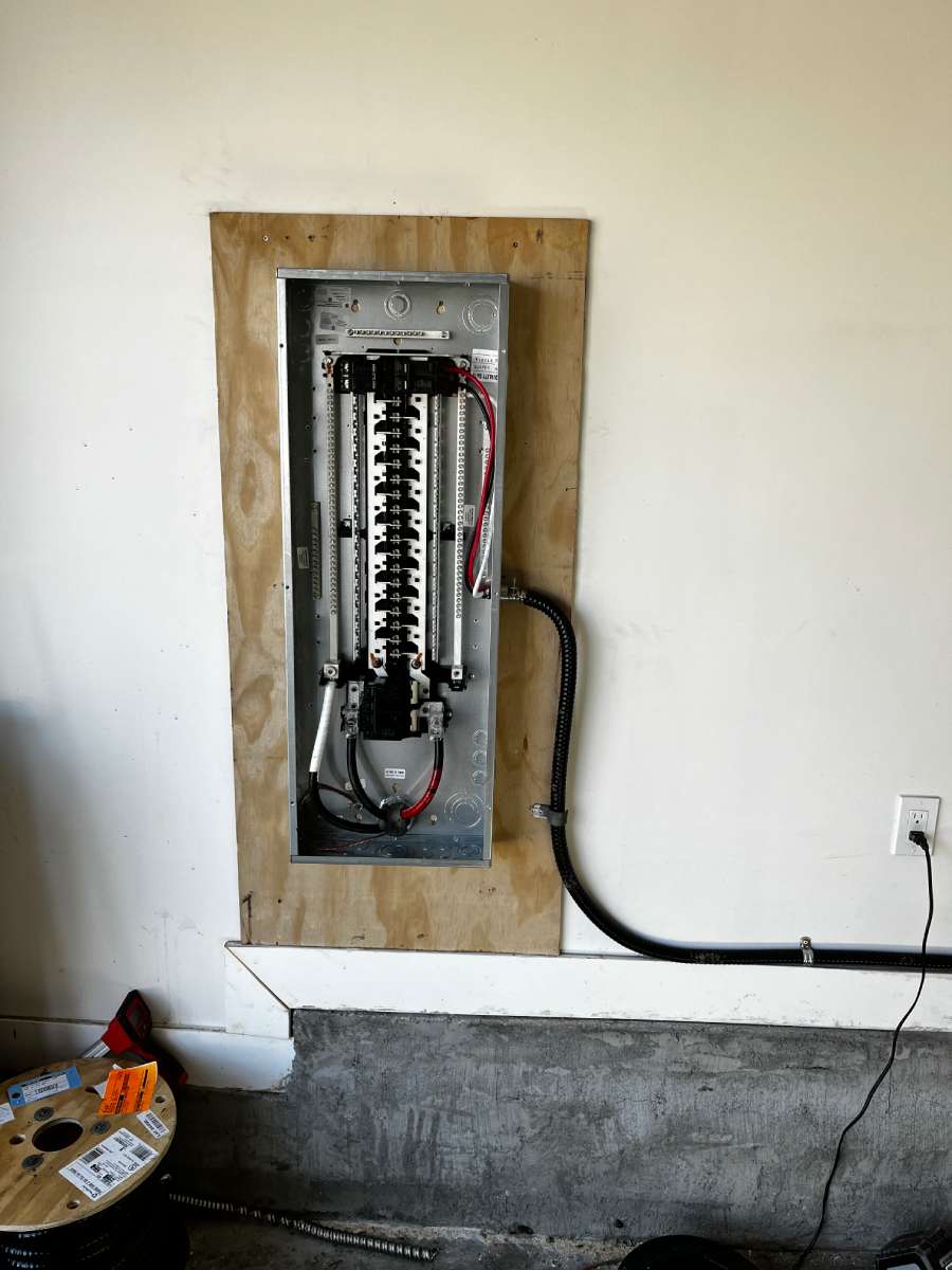 electrician installed 200 amp fuse box